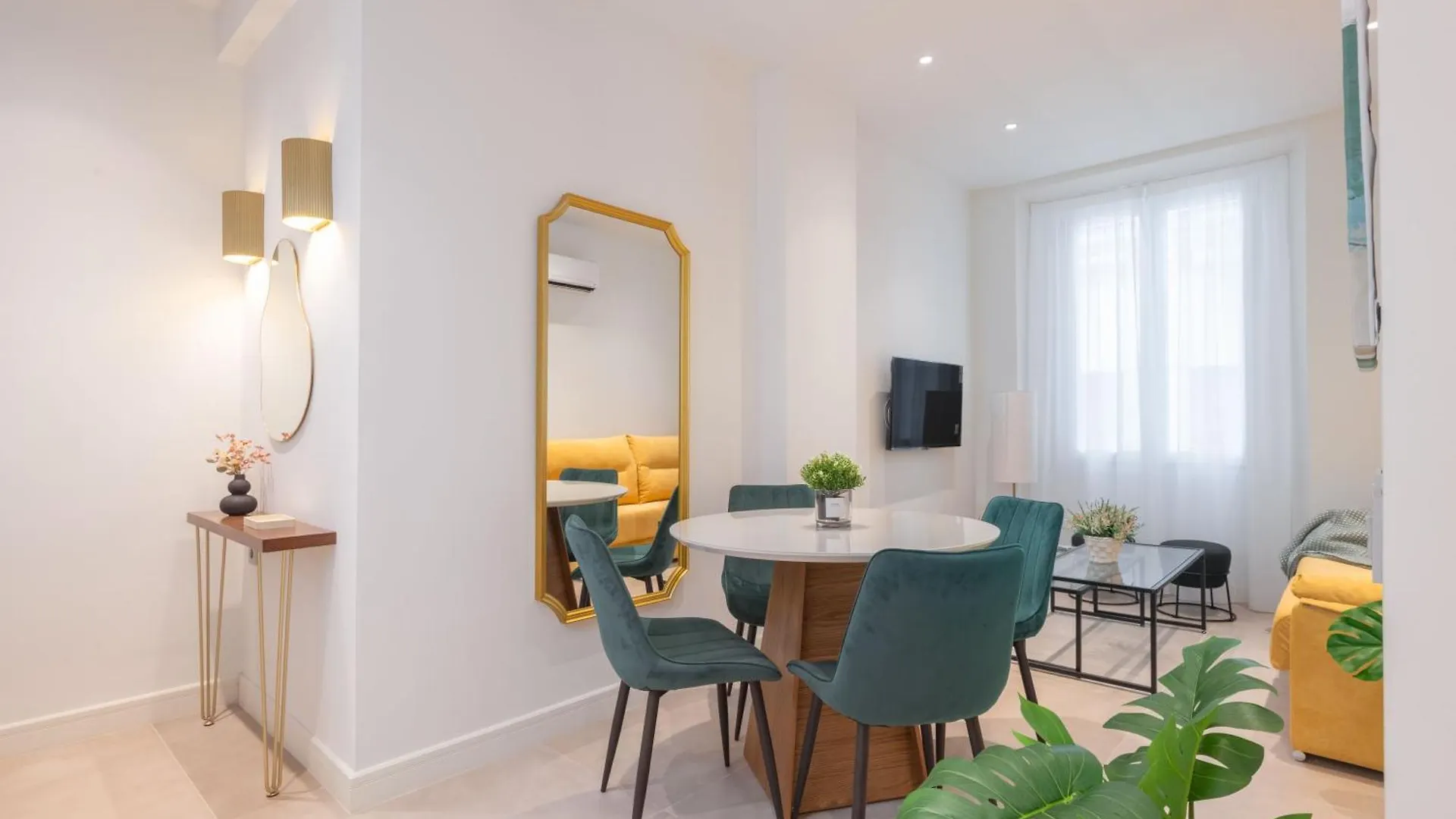 Reding Beach & Center City 말라가 0*,  스페인